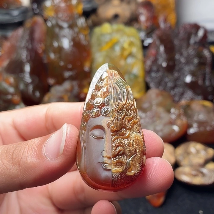 琥珀未镶嵌颈饰09