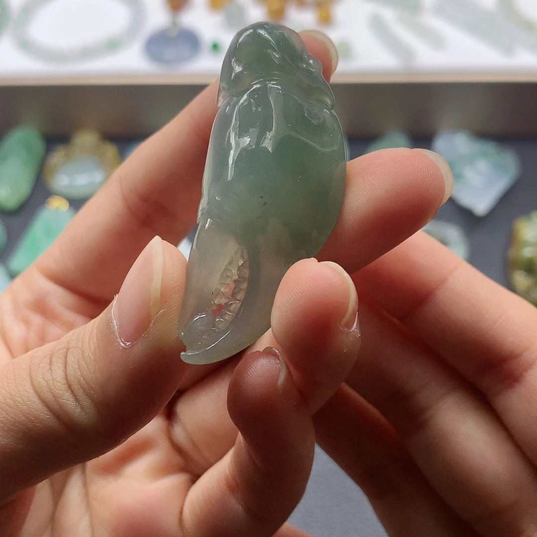 翡翠未镶嵌颈饰蟹钳