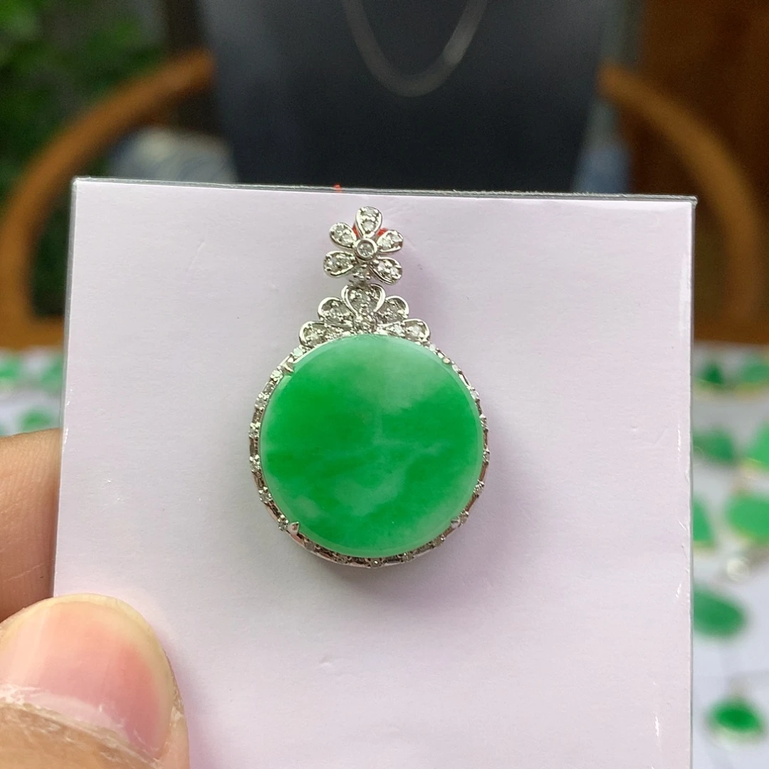 翡翠18K金镶嵌颈饰