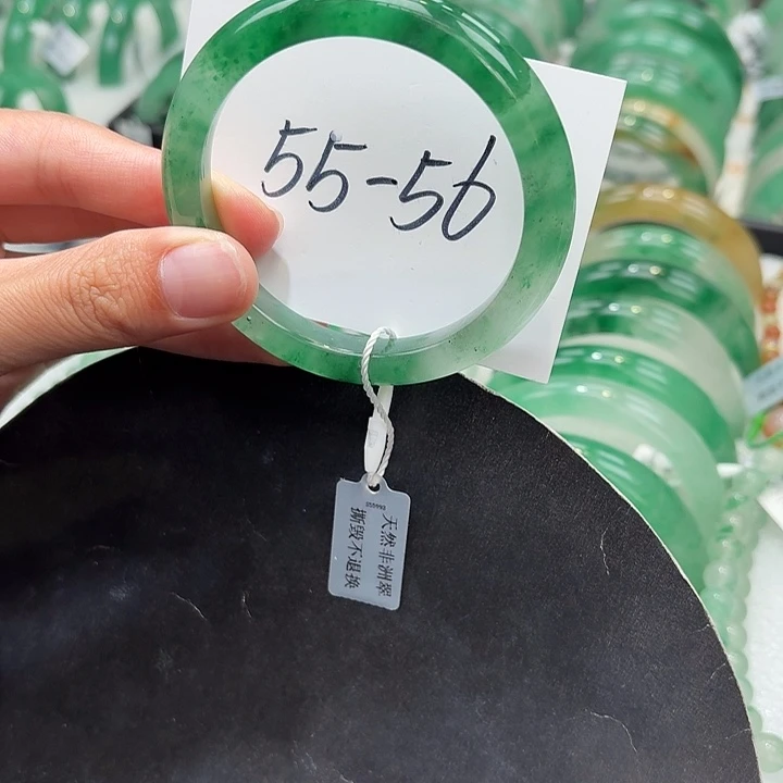 未镶嵌手镯石英质玉（非洲翠）