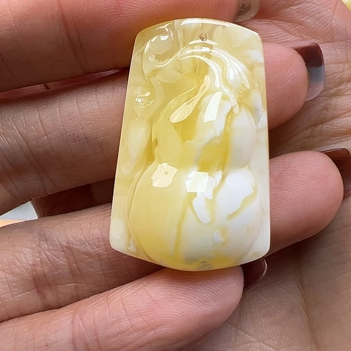蜜蜡未镶嵌珠宝奇石