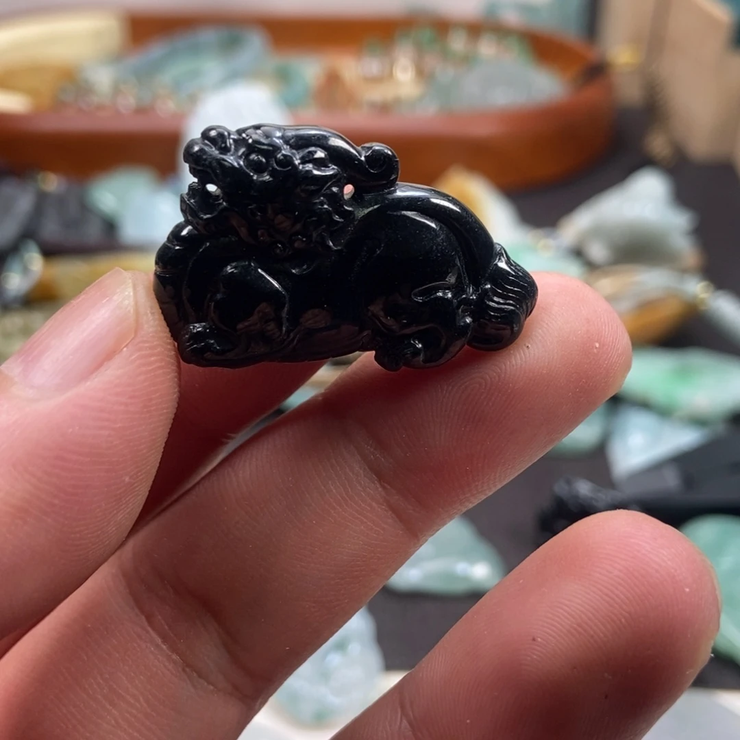 颈饰未镶嵌翡翠貔貅
