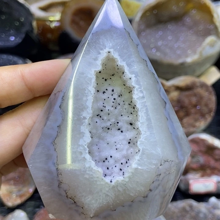 S***g水晶珠宝半成品未镶嵌金字塔