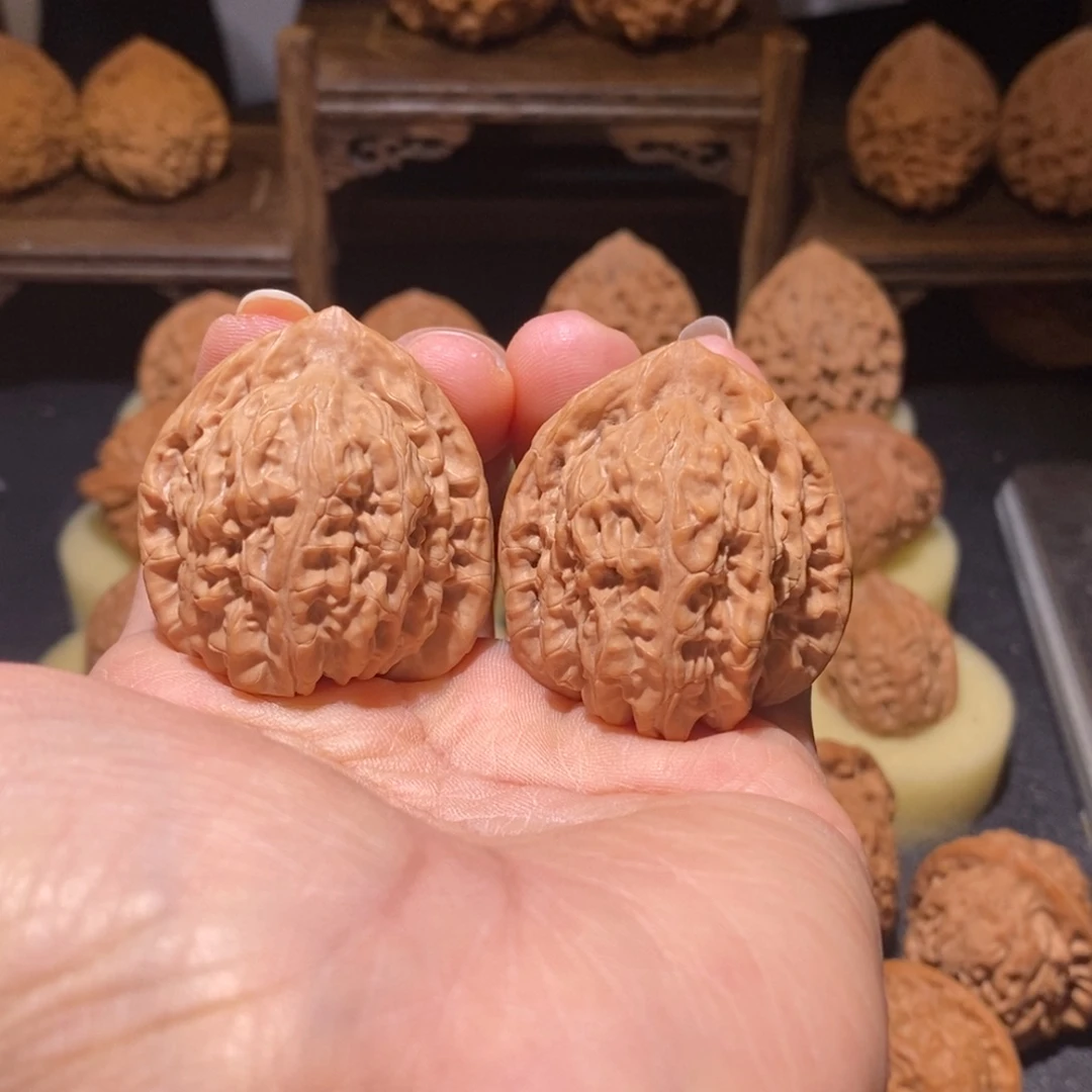 文玩核桃吊坠野生金三角37