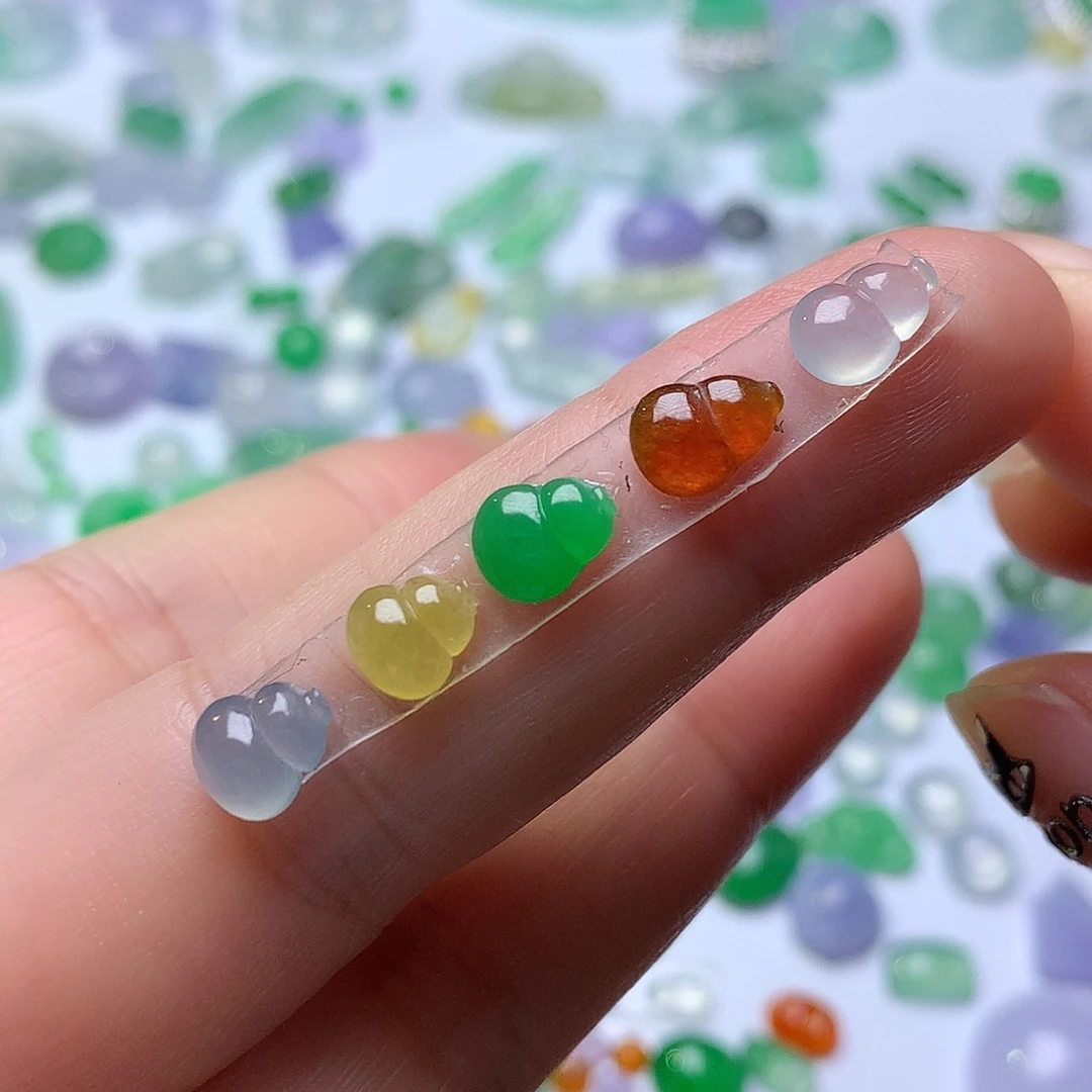 翡翠未镶嵌颈饰葫芦