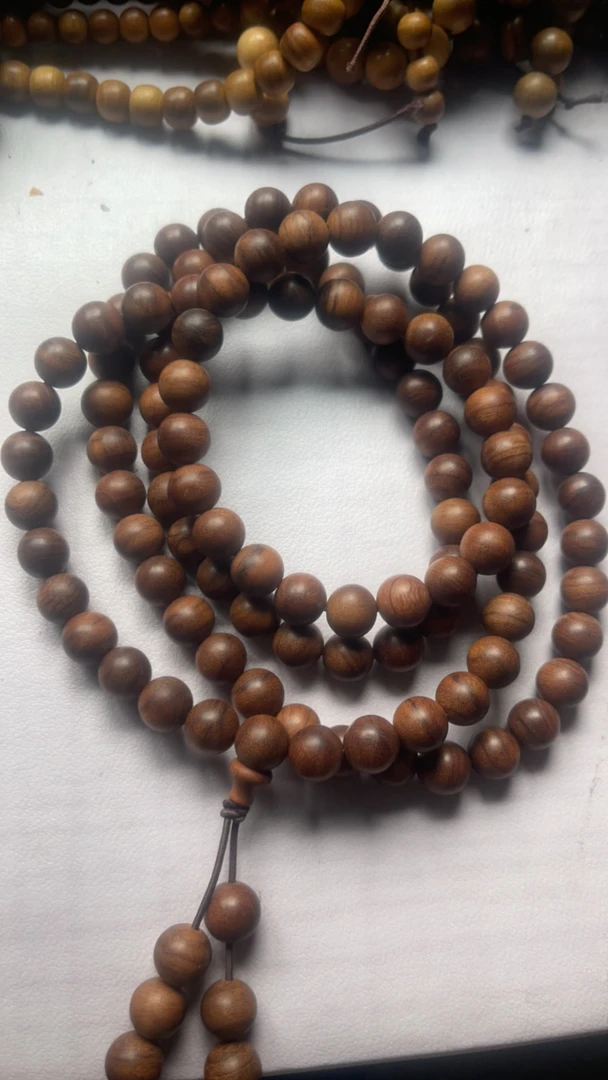 0.8老山檀香黑肉沉水奶香瑕疵念珠