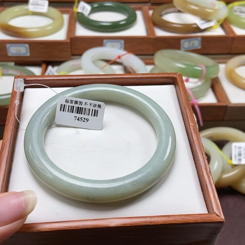 【闪购商品】和田玉手镯未镶嵌