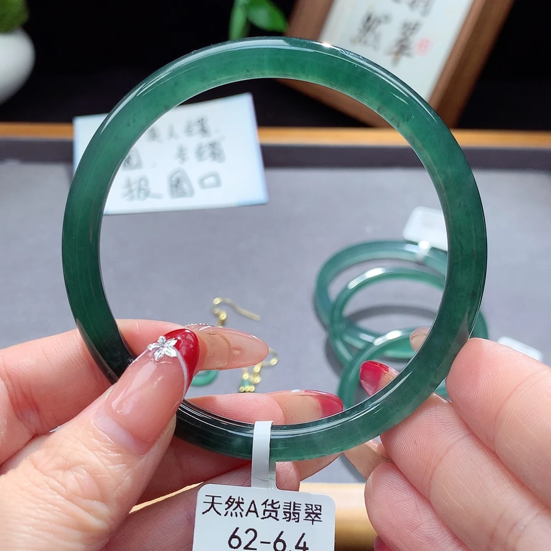 翡翠手镯（圆镯）未镶嵌