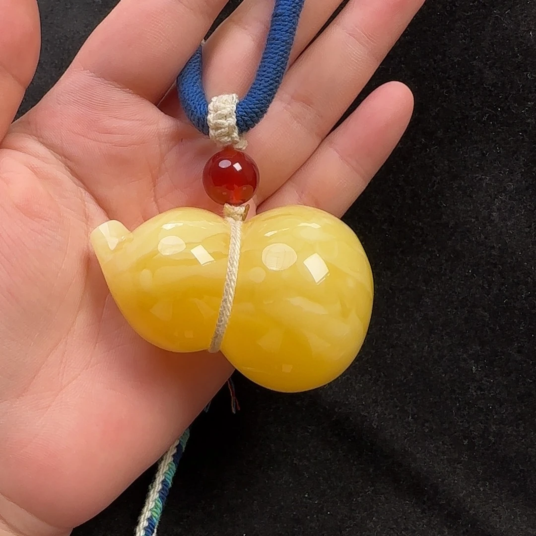 蜜蜡未镶嵌珠宝奇石