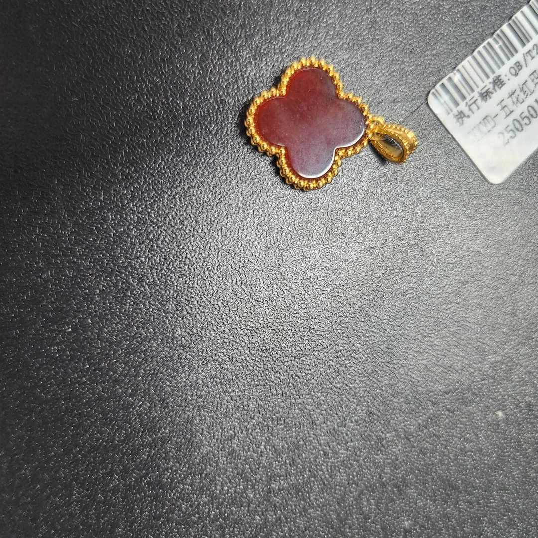 18K镶嵌四叶草吊坠