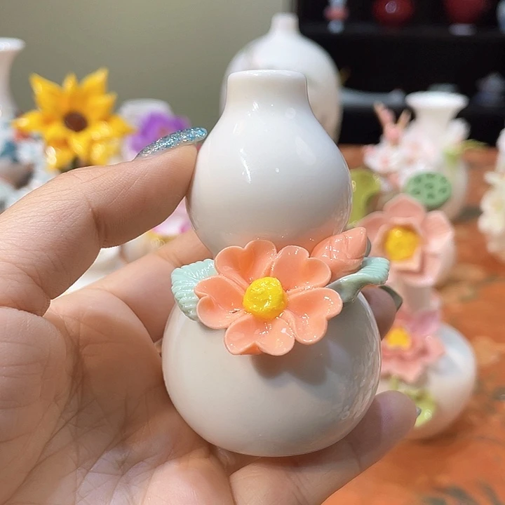 手工陶瓷精致摆件