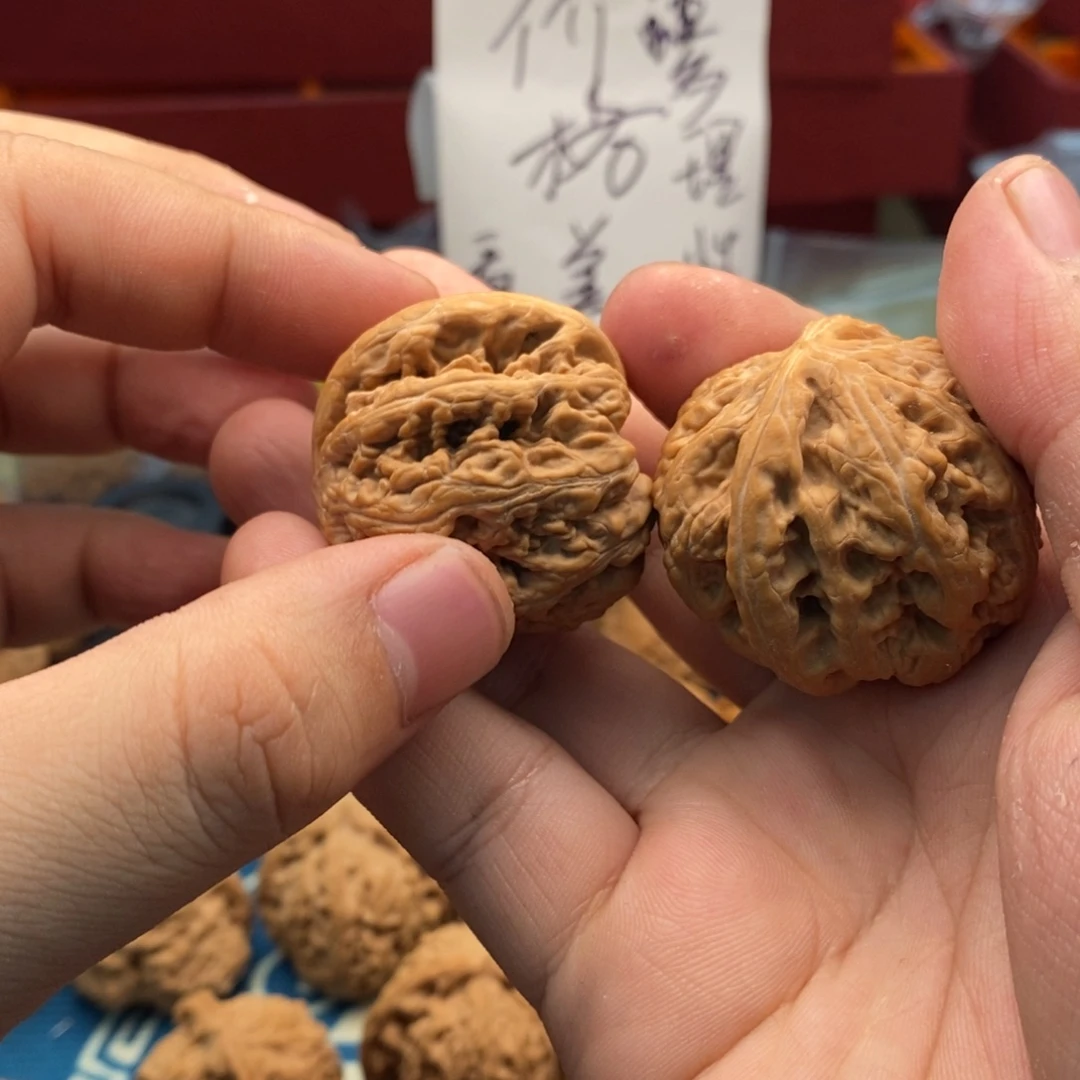 贾***吊坠文玩核桃40粗筋
