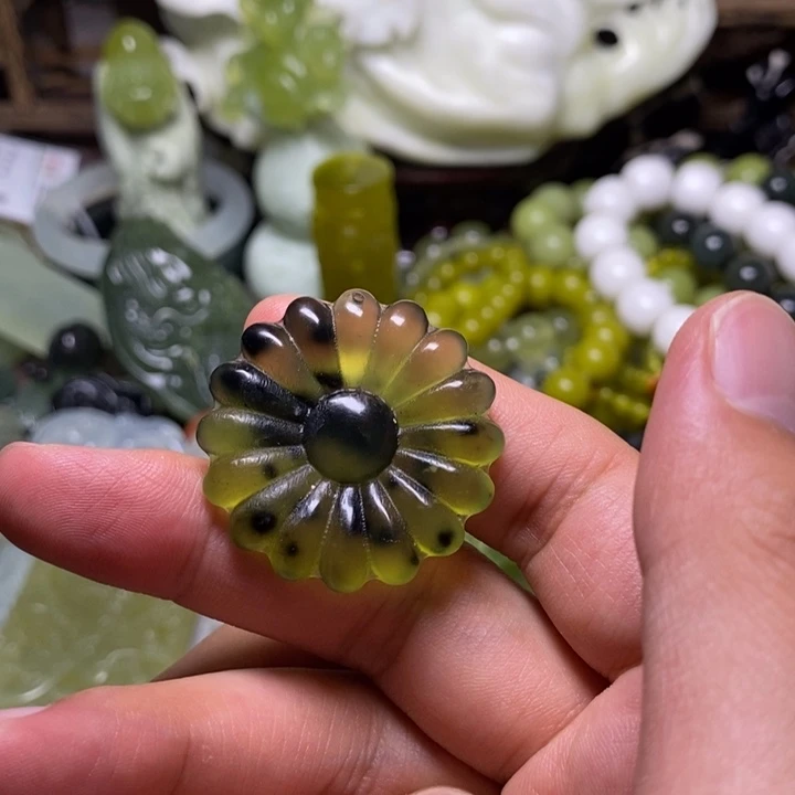 岫玉未镶嵌岫玉挂件