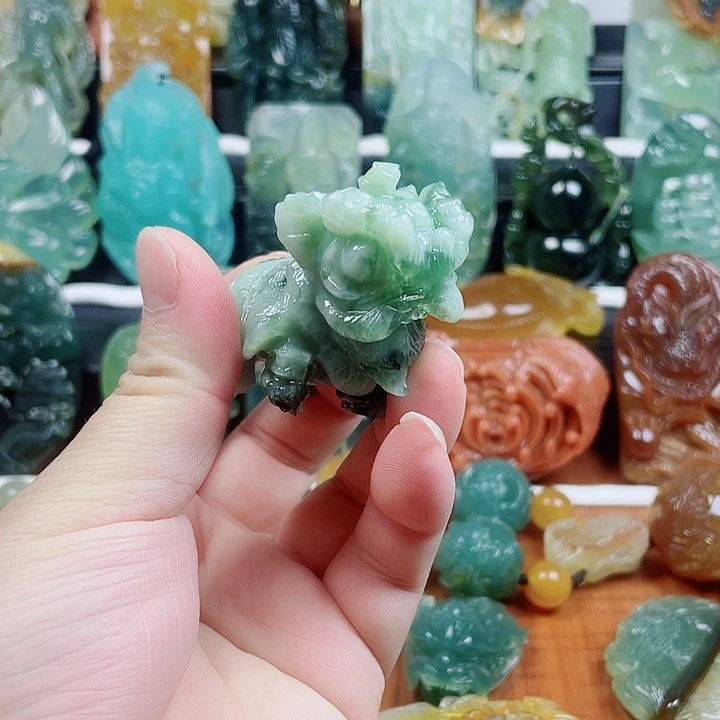 蛇纹石玉未镶嵌挂件