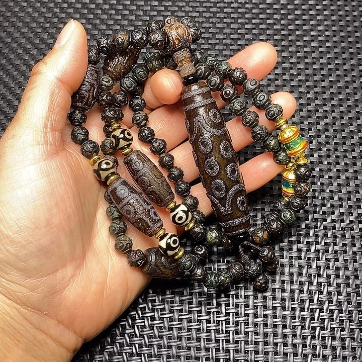 陈***冰玛瑙/玉髓未镶嵌手链