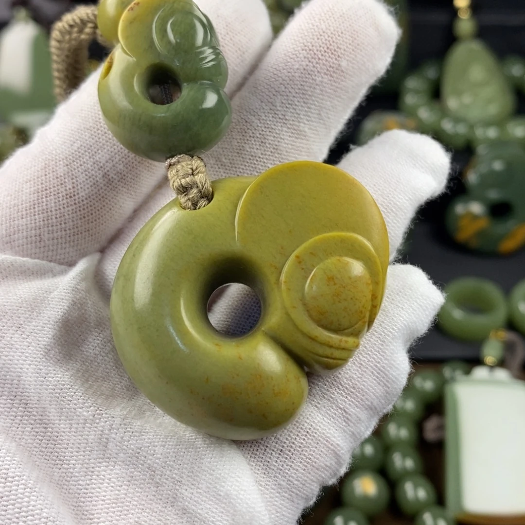 岫岩河磨玉（透闪石质玉）未镶嵌颈饰