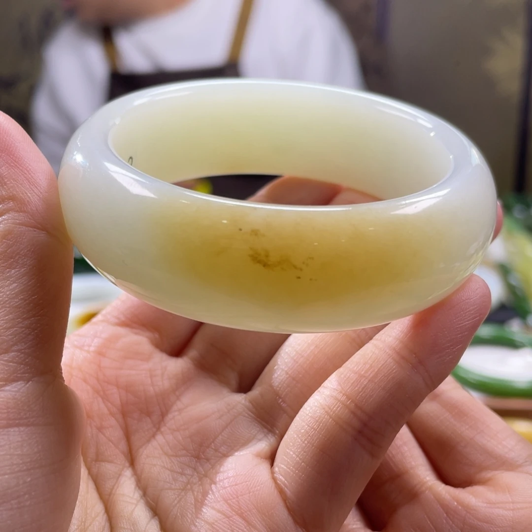 和田玉未镶嵌手镯56圈