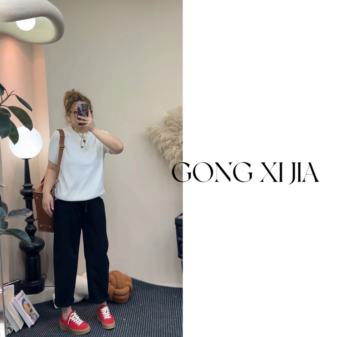 「Gong喜」显瘦百搭纯色圆领正肩简约针织短袖