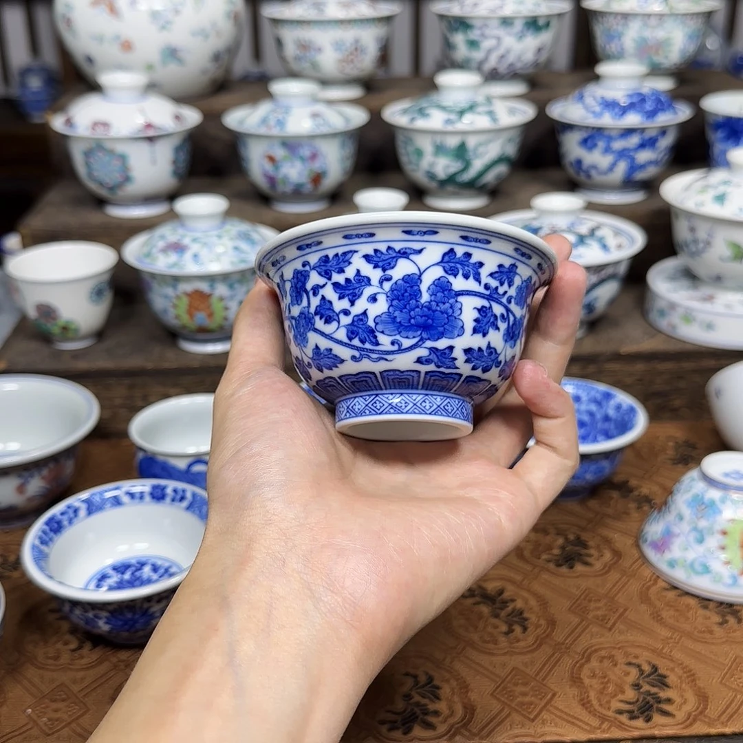明逸堂青花缠枝压手杯