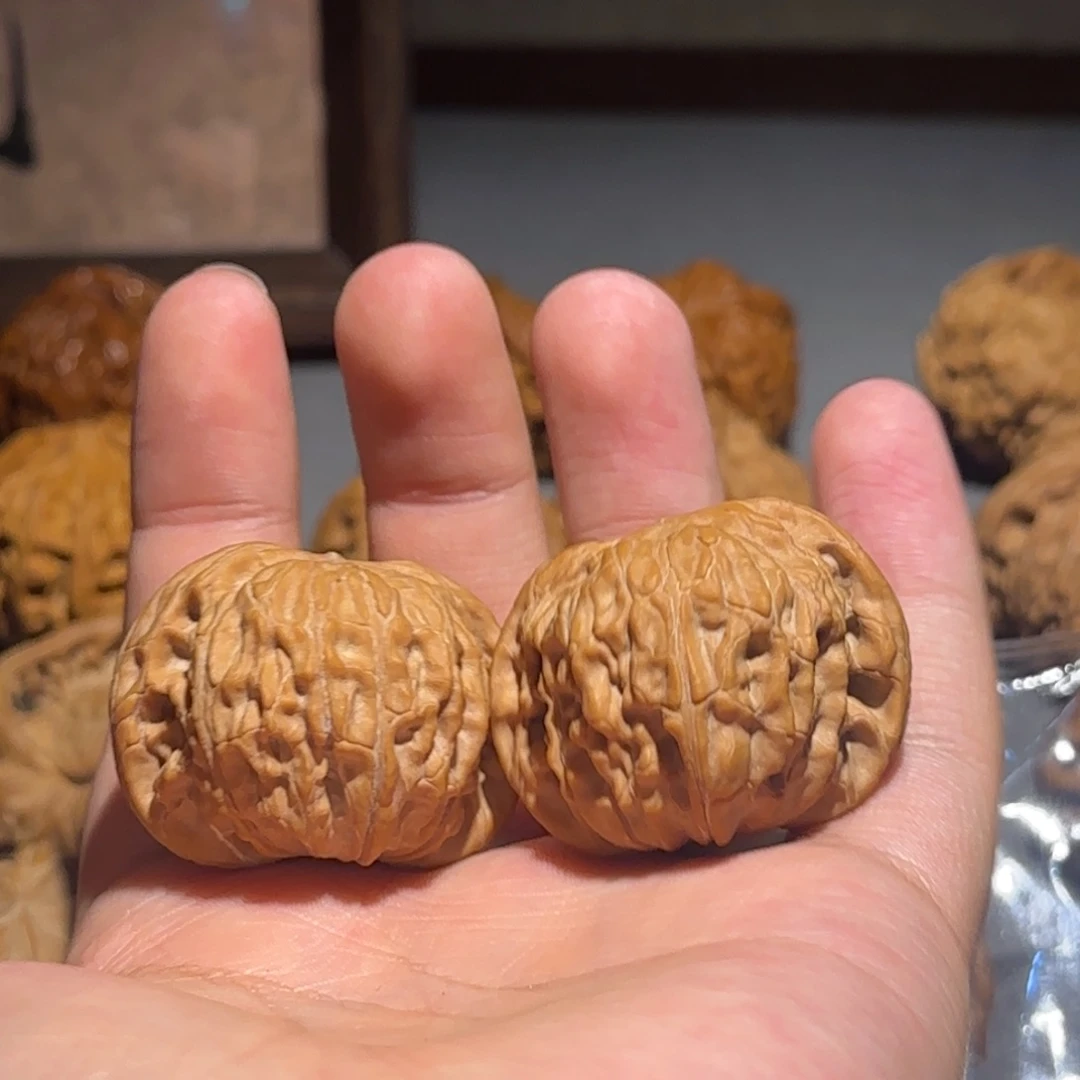 春***树文玩核桃吊坠40山地磨