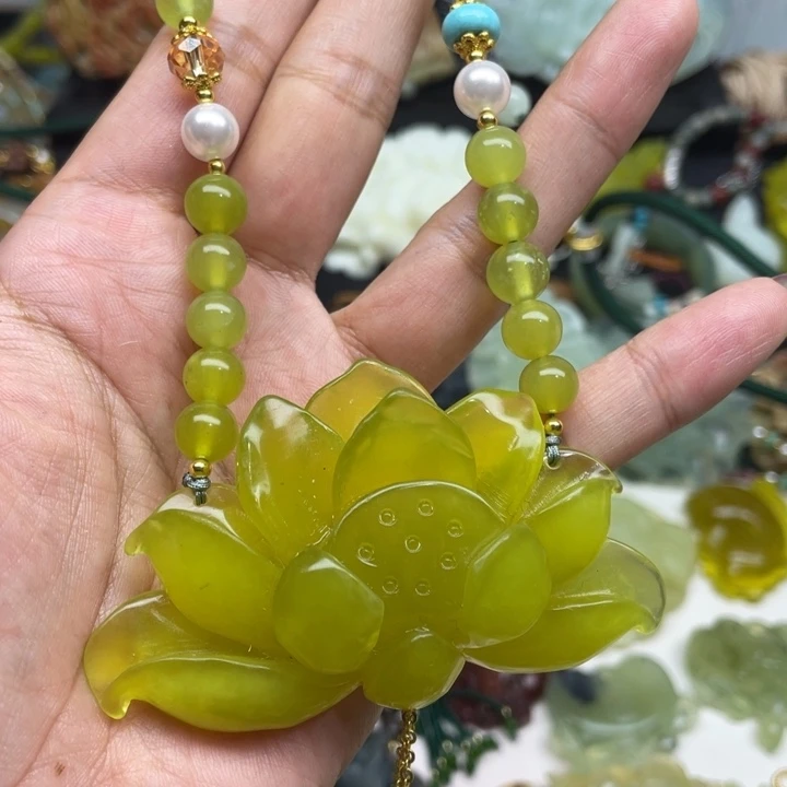 蛇纹石玉未镶嵌颈饰