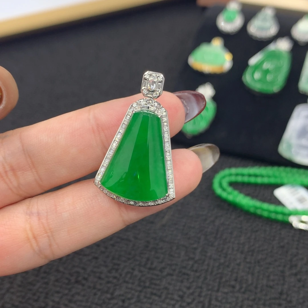 颈饰18K金镶嵌翡翠健****无事柱