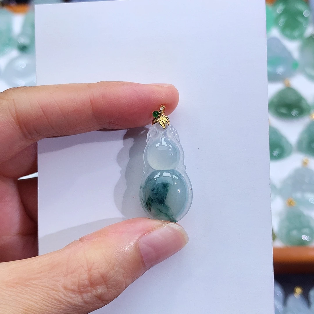 翡翠18K金镶嵌颈饰翡翠吊坠