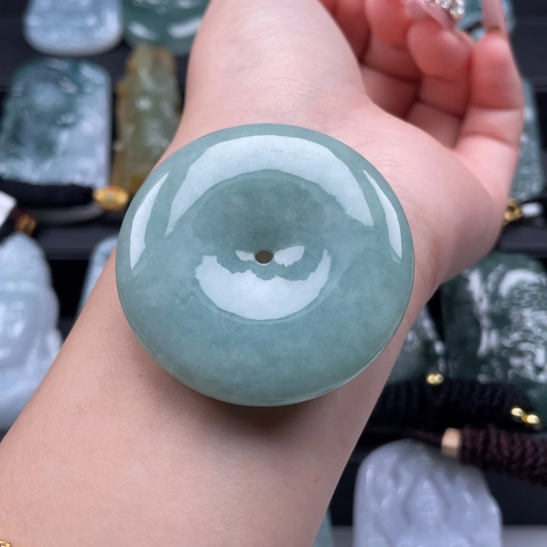 翡翠未镶嵌颈饰平安扣