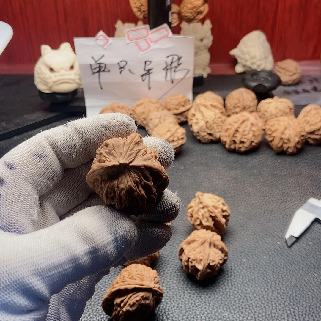 *****文玩核桃吊坠白狮子角