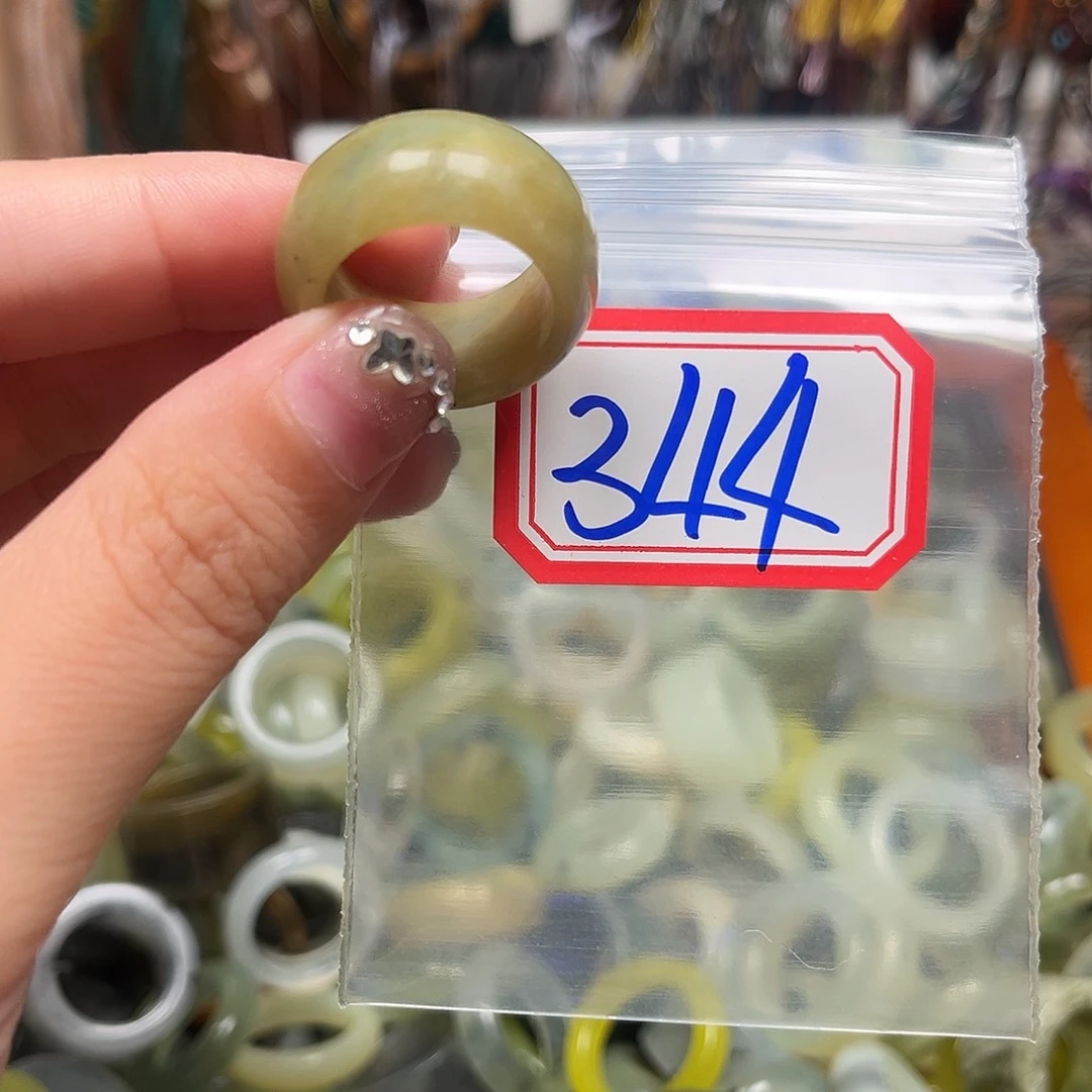 初***九未镶嵌蛇纹石玉珠宝奇石