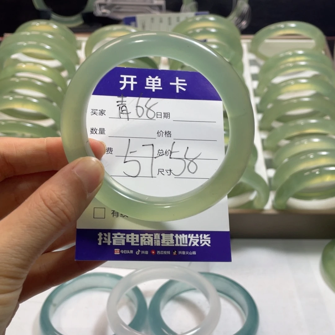 蛇纹石玉未镶嵌手镯小**咪