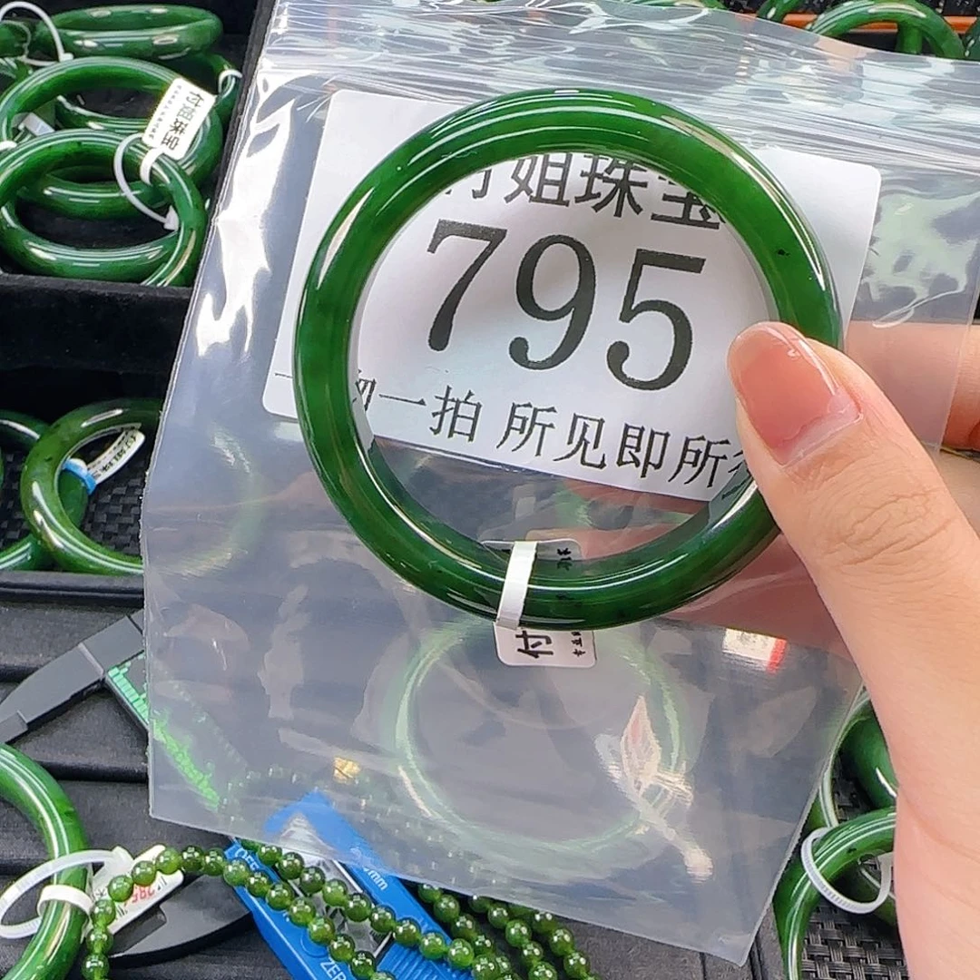 颈饰未镶嵌和田玉手镯56 795