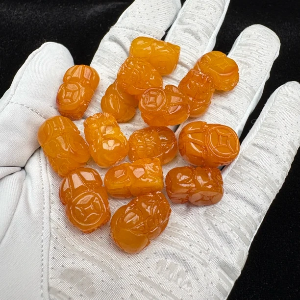 天然琥珀蜜蜡 小貔貅配饰文玩配件配珠 多样性发其一 号00