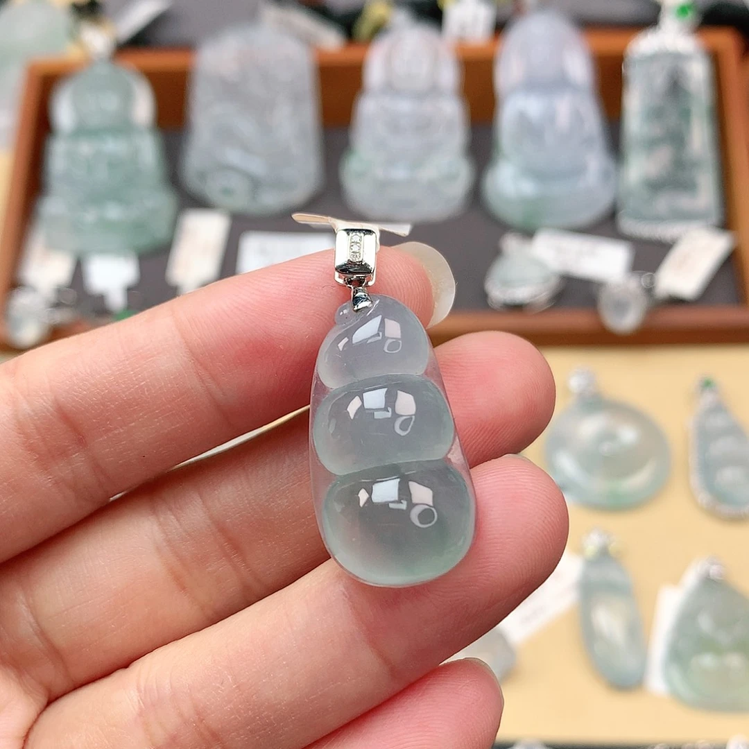 翡翠颈饰18K金镶嵌福豆