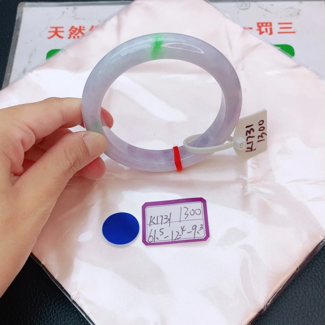 翡翠手镯未镶嵌翡翠