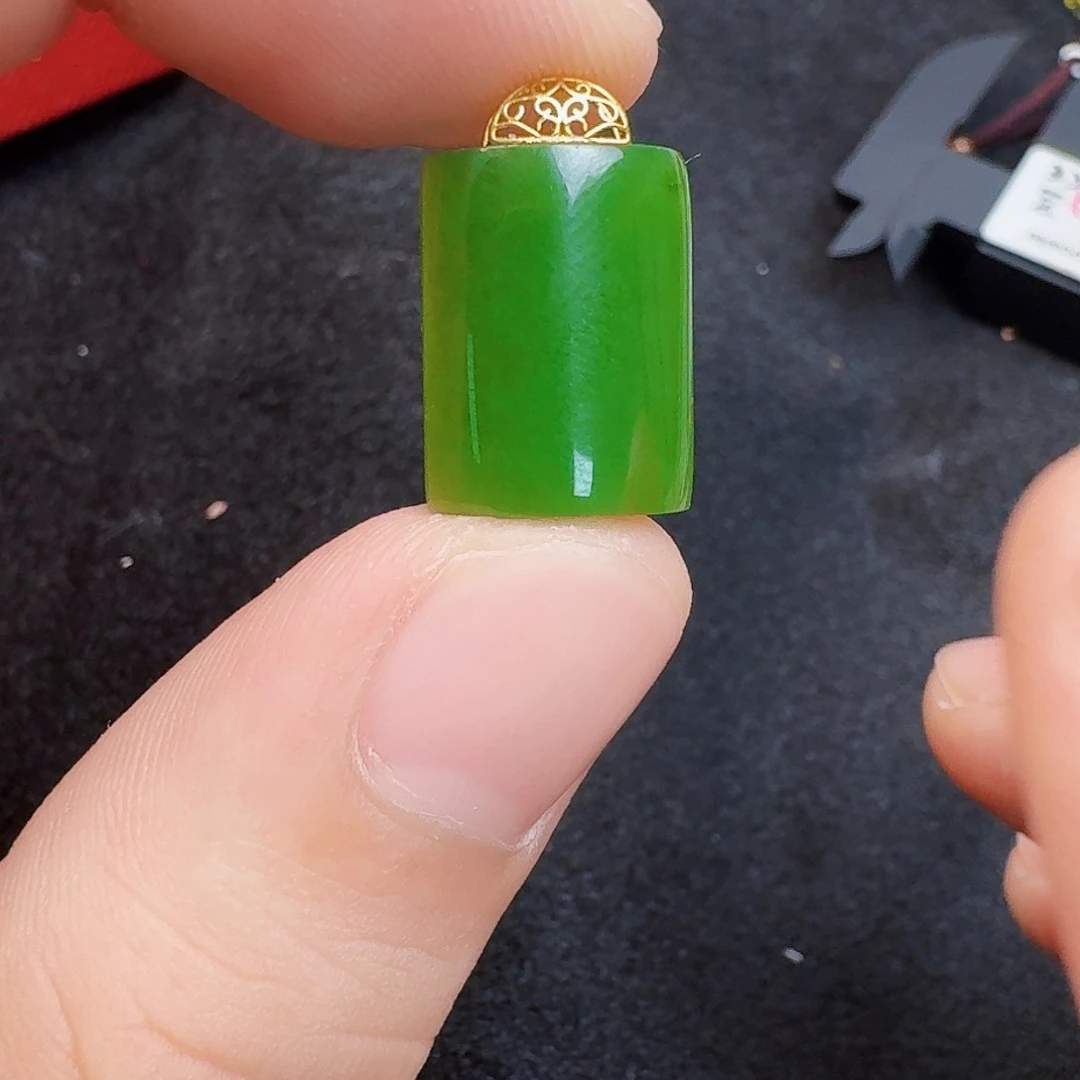 颈饰18K金镶嵌和田玉