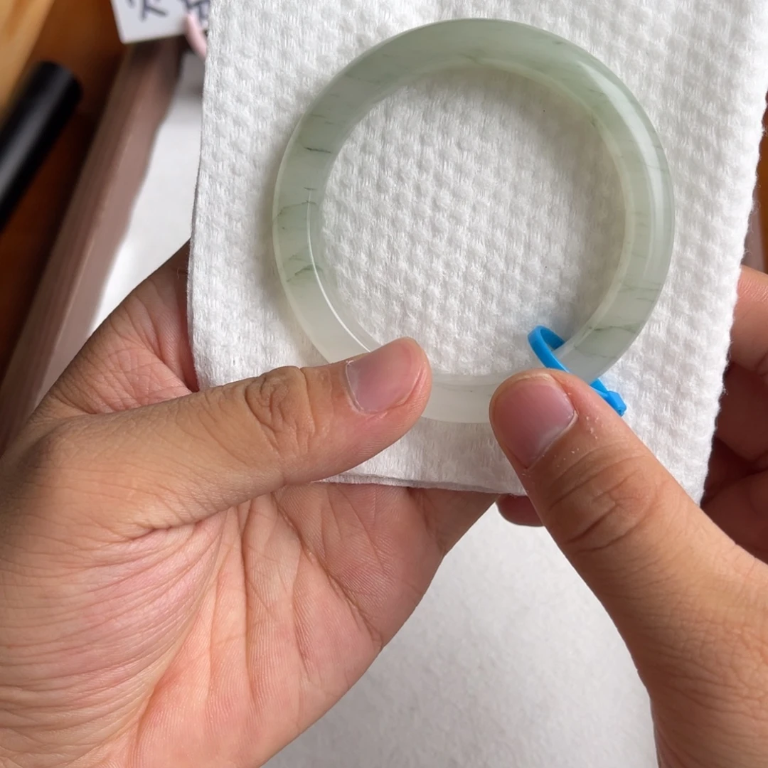 未镶嵌手镯石英质玉