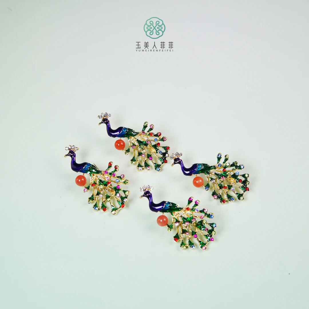 石惑珠宝！南红圆珠孔雀胸针^多样性发一