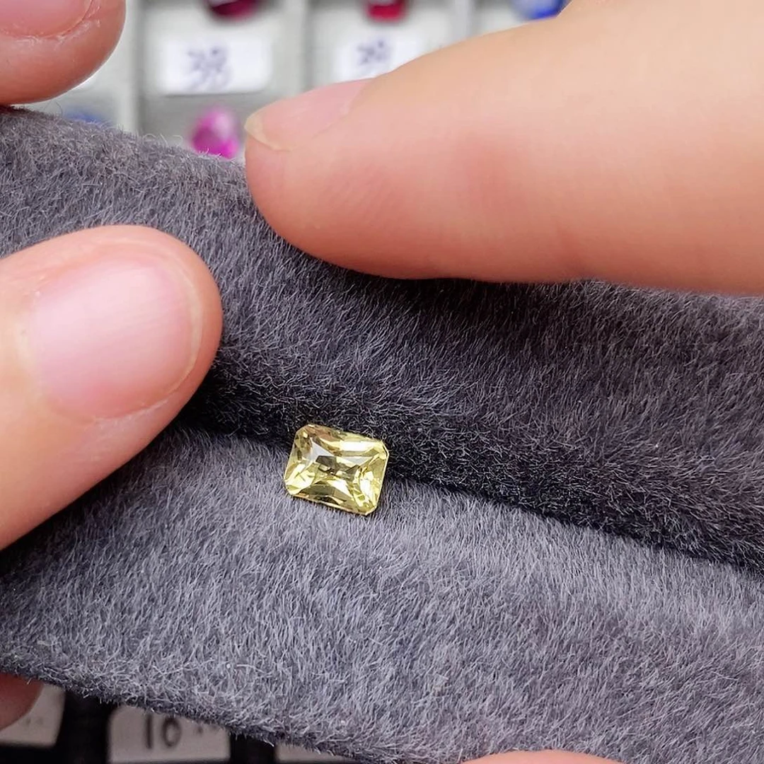 蓝宝石裸石未镶嵌无烧玻璃体火彩好1.22ct/575号