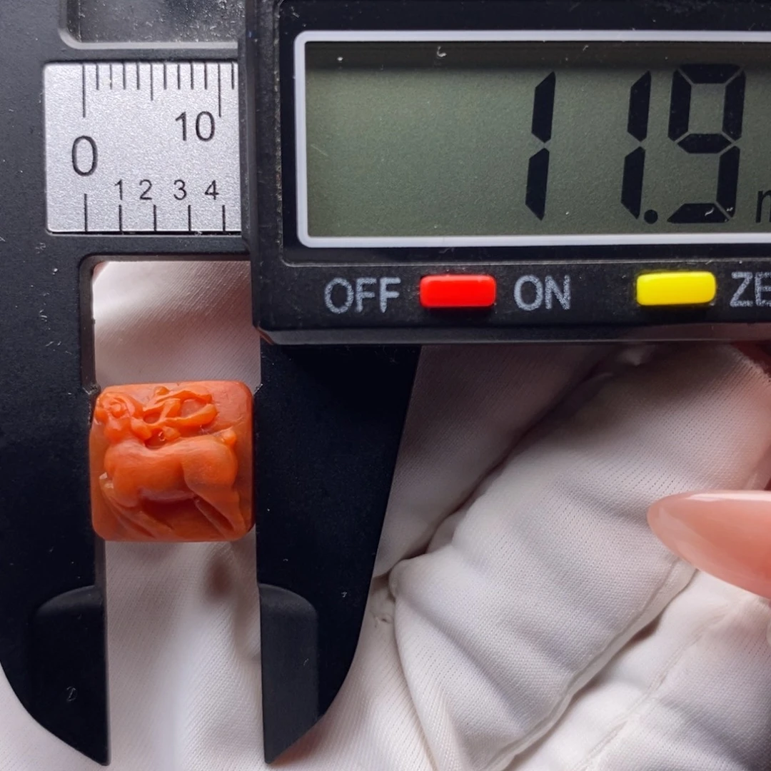 南红玛瑙未镶嵌配饰鹿 微瑕