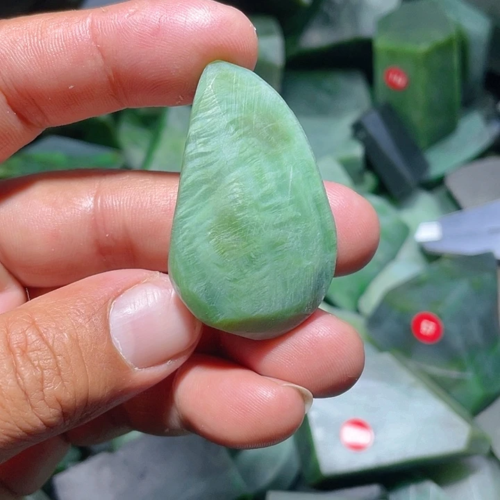 和田玉（碧玉）未镶嵌珠宝奇石