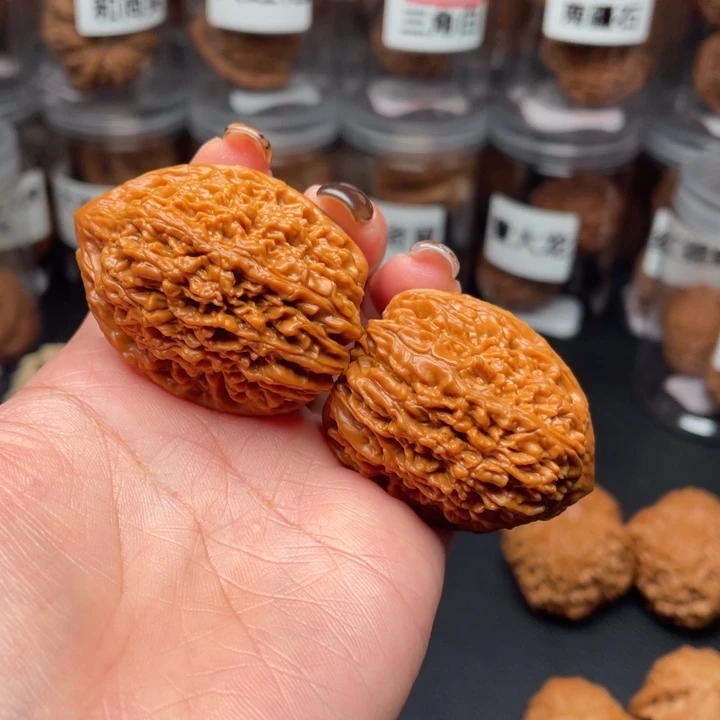 ****然文玩核桃吊坠大蒜头