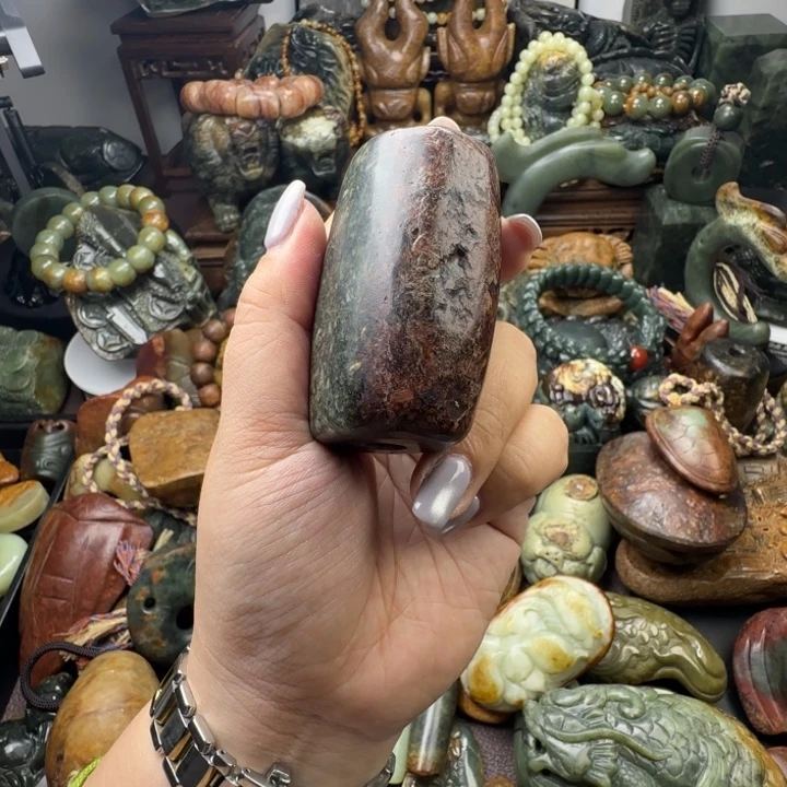 透闪石质玉未镶嵌珠宝奇石