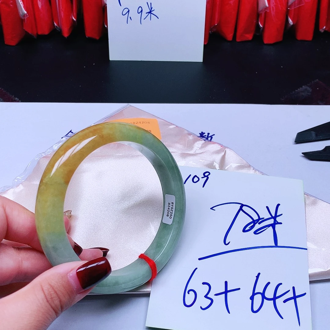 翡翠未镶嵌手镯109。