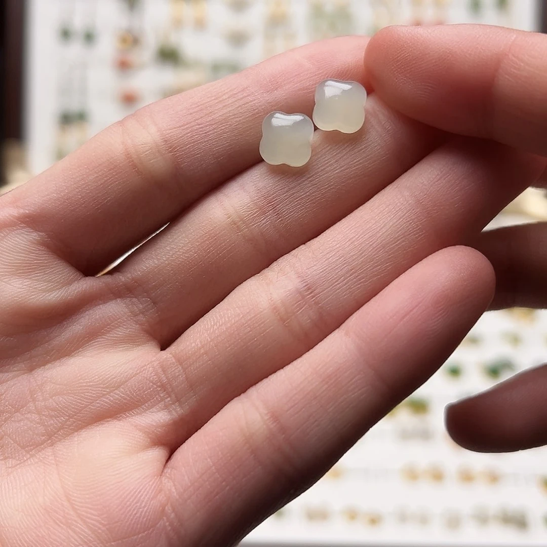 银S925镀金镶嵌和田玉耳饰