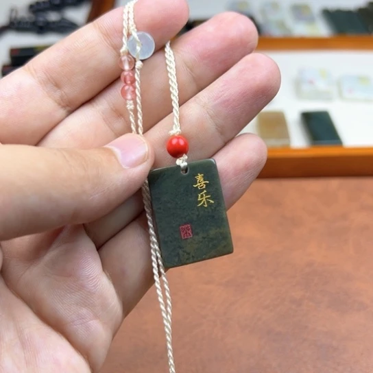 颈饰未镶嵌和田玉（糖玉）