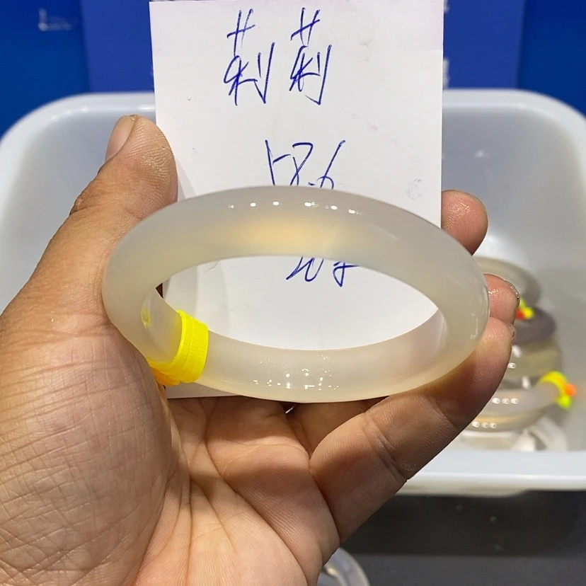 【闪购商品】手镯玛瑙/玉髓未镶嵌莉***?