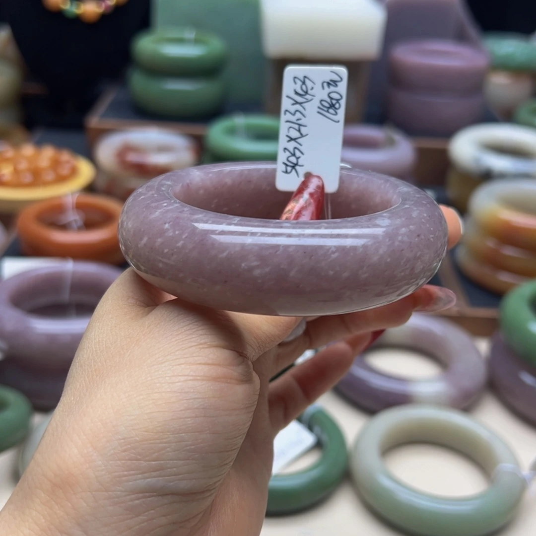 刘***姨石英岩玉未镶嵌手镯