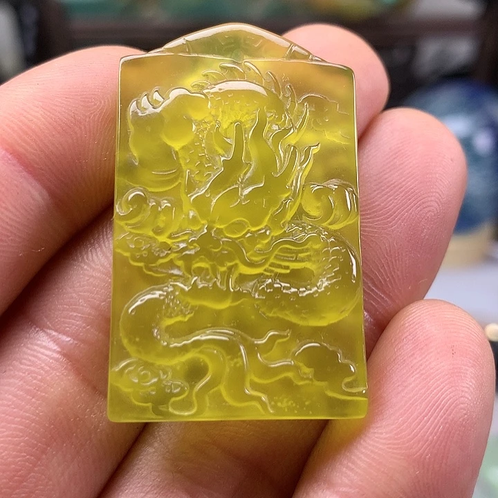 蛇纹石玉挂坠未镶嵌开***?