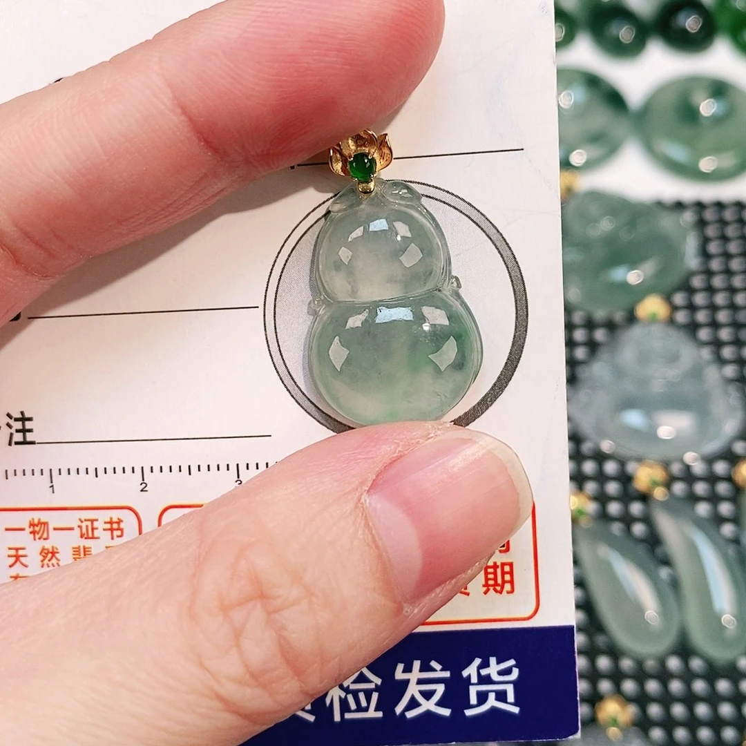 翡翠颈饰18K金镶嵌吊坠